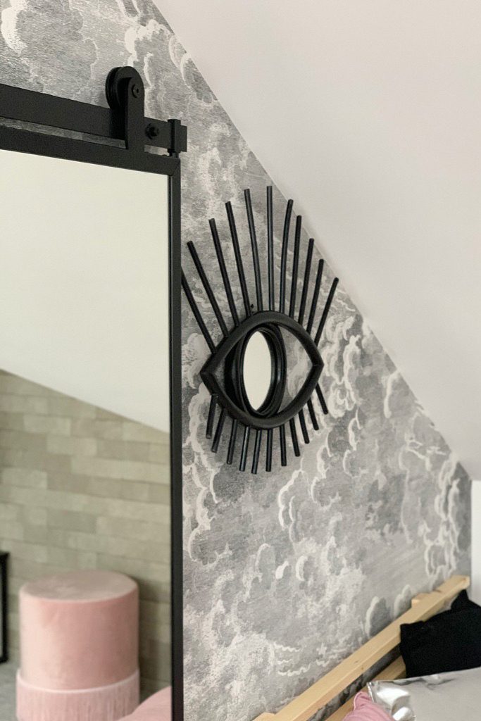 Schiebetür Spiegel in Jugendzimmer im Dachgeschoss | RENO Türen