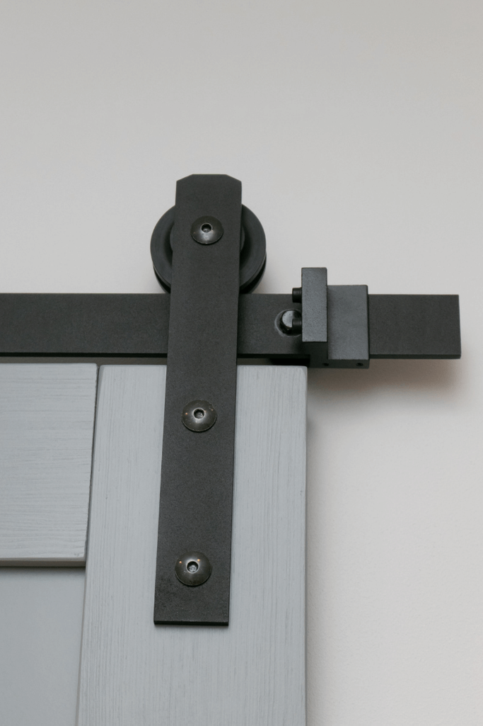 Schiebetürsystem, Schiebetürbeschläge, Schiebesystem Führungsschiene, Holzschiebetüren, graue Schiebetüren, elegantes Schiebesystem