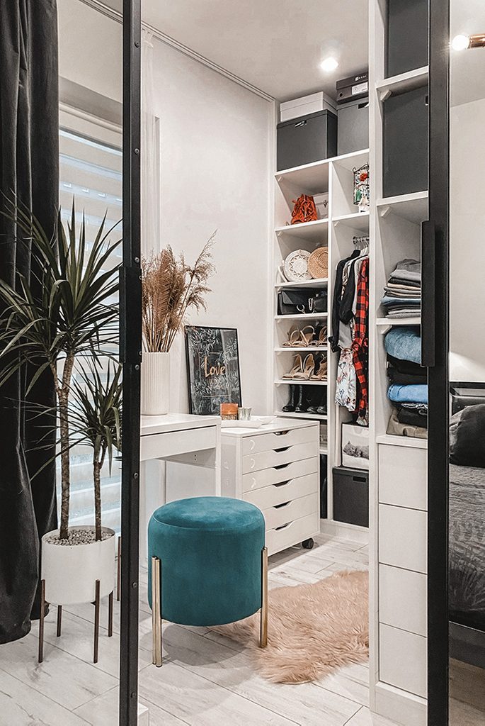 Doppel Schiebetür mit Spiegel in einem Schlafzimmer | RENO Türen