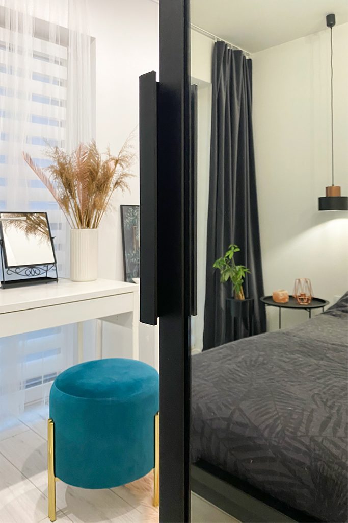 Doppel Schiebetür mit Spiegel in einem Schlafzimmer | RENO Türen